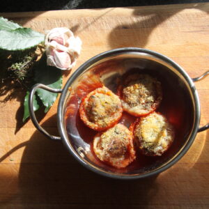 Tomaten met kruidenkorst